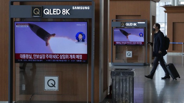 Korut Kembali Tembakkan Rudal Balistik Antarbenua Korea Utara kembali menembakkan sebuah rudal balistik antarbenua. Ini menjadi aktivitas peluncuran rudal kedua yang dilakukan Pyongyang dalam dua hari terakhir.
