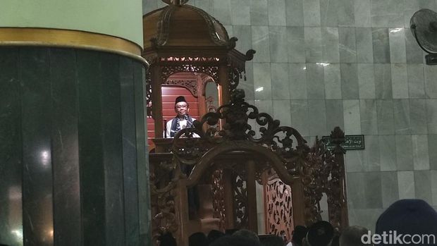 Menko Polhukam Mahfud Md jadi khatib di Masjid Kauman Semarang, Jumat (18/11/2022)