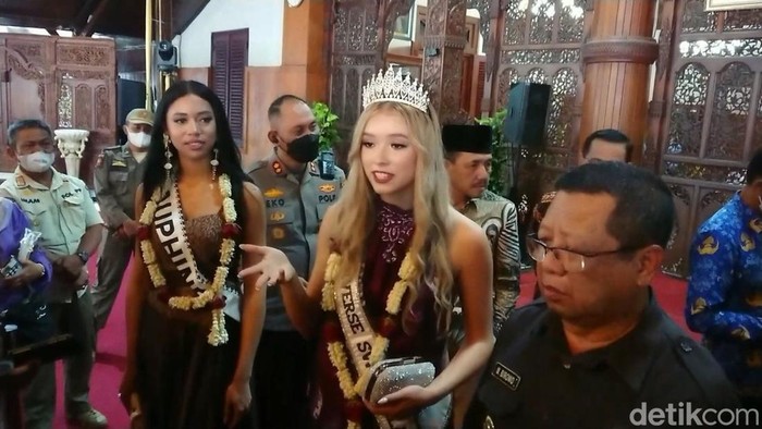 Miss Universe Switzerland Meriahkan Hari Jadi Tulungagung