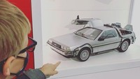 Dia mengumpulkan produk dan layanan gagal dari seluruh dunia, lalu memamerkannya untuk memberikan pengalaman belajar bagi pengunjung museum.
