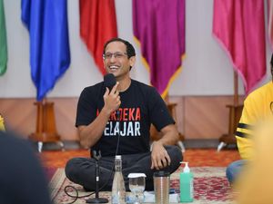 Mendikbud Nadiem Dibikin Senyum Sumringah Para Mahasiswa Padang Ini