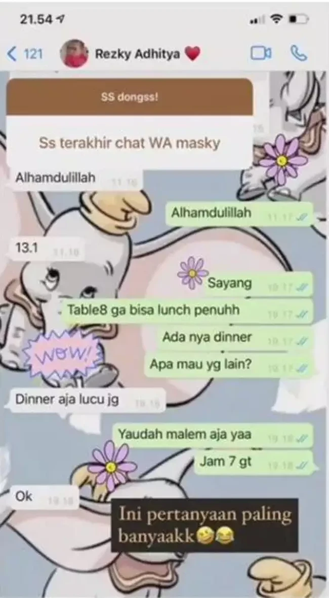 Citra Kirana sempat memamerkan isi chatnya dengan sang suami, Rezky Adhitya. Dalam unggahannya itu terlihat Citra menamai kontak suami dengan nama Rezky Adhitya dan menambahkan emot hati berwarna merah di bagian belakangnya. Foto: Instagram