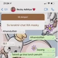 Citra Kirana sempat memamerkan isi chatnya dengan sang suami, Rezky Adhitya. Dalam unggahannya itu terlihat Citra menamai kontak suami dengan nama Rezky Adhitya dan menambahkan emot hati berwarna merah di bagian belakangnya. Foto: Instagram