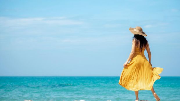 ootd simpel ke pantai