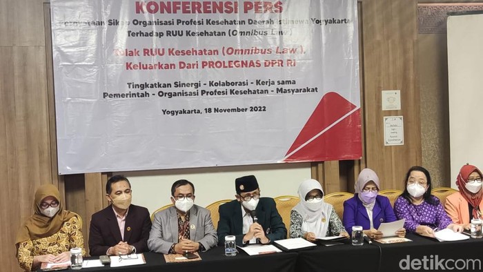 Organisasi profesi dokter dan apoteker DIY tolak RUU Omnibus Law Kesehatan, Jumat (18/11/2022).