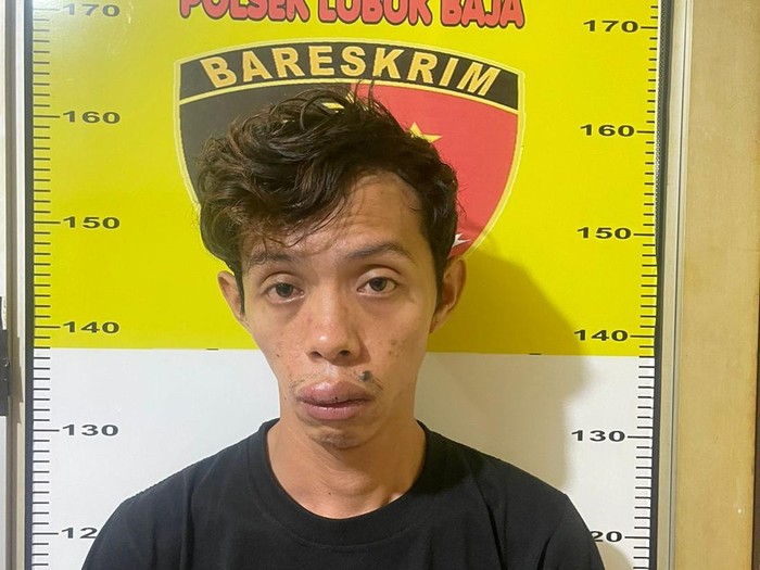 Andi (28) pelaku pencurian rumah temannya sendiri. (Foto: Istimewa)