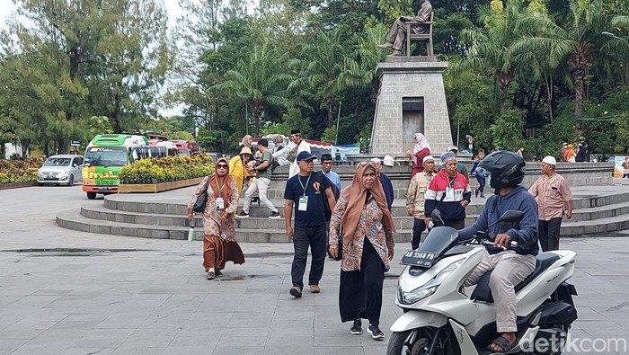 Penggembira Muktamar Muhammadiyah di Stadion Manahan Solo