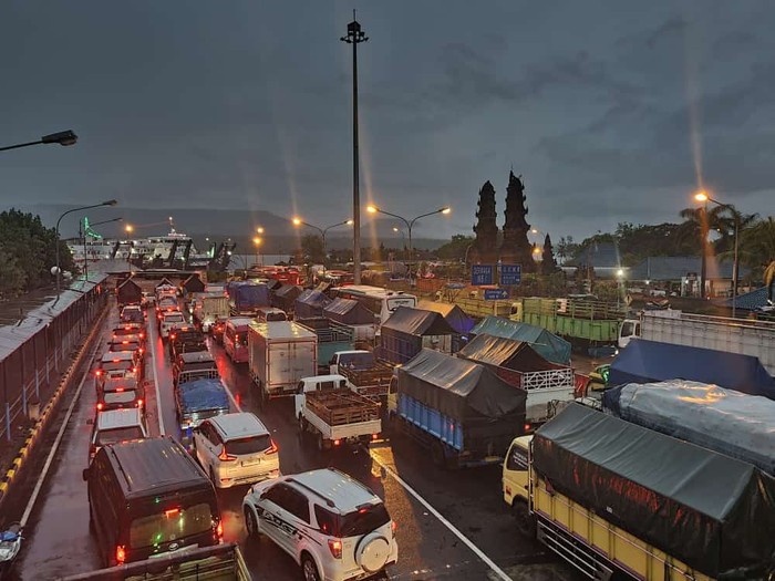 Penutupan penyeberangan Pelabuhan Gilimanuk dilakukan Jumat (18/11/2022) mulai pukul 16.10 Wita. Foto: IST