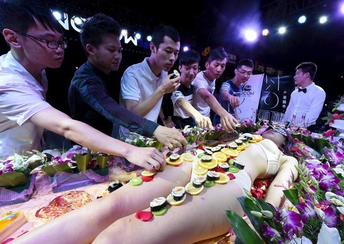 Penyajian makanan ekstrem 10 Makanan Ini Disajikan dengan Cara Ekstrem, Berani Coba?