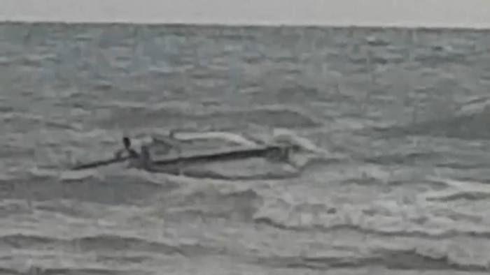Perahu nelayan Tuban yang karam di perairan Lamongan