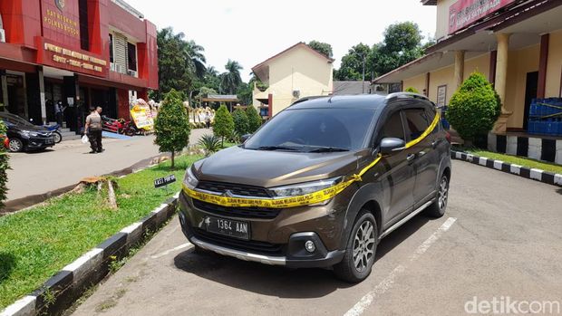 Polisi sita mobil Siti Aisyah Nasution yang dicicil pakai duit mahasiswa di Bogor.
