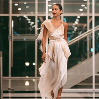 Penampilan Putri Marino sempat menuai perdebatan karena sebagian netizen menilai tubuhnya terlalu kurus. Netizen menyarankan bintang film ‘Losmen Bu Broto’ ini untuk sedikit menggemukkan badan. Putri memiih tak menanggapi kritikan netizen dan justru memamerkan berbagai aktivitasnya sebagai aktris di Instagram. Foto: Instagram/@putrimarino