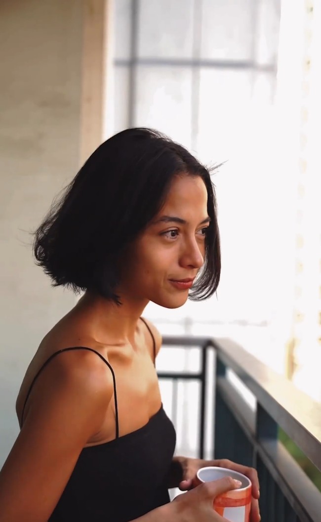 Putri Marino sendiri tak menanggapi perdebatan netizen tentang bentuk tubuhnya yang sekarang. Dia memilih memperlihatkan berbagai aktivitasnya sebagai aktris di Instagram. Foto: Instagram/@putrimarino