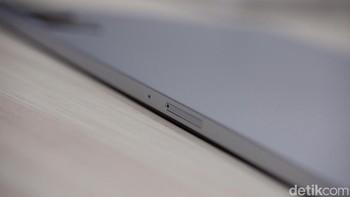 Xiaomi memberikan slot microSD. Foto: Adi Fida Rahman/detikINET