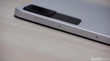 Tombol pengaturan volume berada di atas. Foto: Adi Fida Rahman/detikINET