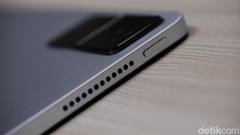 Sementara sisi kiri terdapat tombol power. Foto: Adi Fida Rahman/detikINET