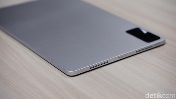 Tablet ini memiliki empat speaker menjanjikan suara nendang.  