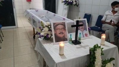 Suasana Rumah Duka Tempat Jenazah Rudy Salam Disemayamkan