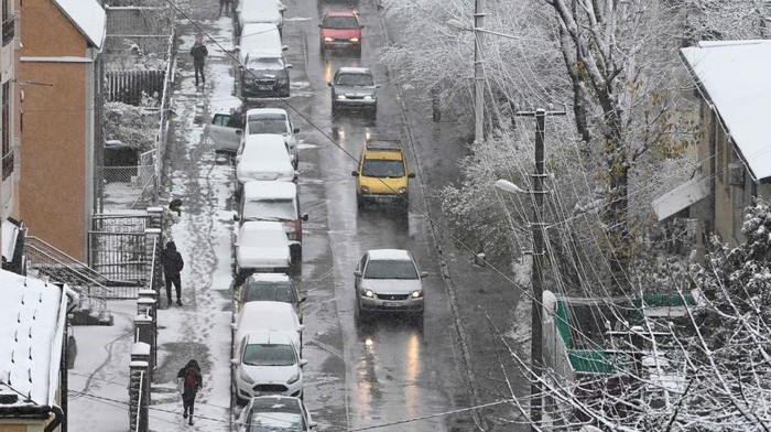 This photograph taken on November 17, 2022, shows first snow fall over of western Ukrainian city of Lviv, amid the Russian invasion of Ukraine. (Photo by YURIY DYACHYSHYN / AFP) (Photo by YURIY DYACHYSHYN/AFP via Getty Images)