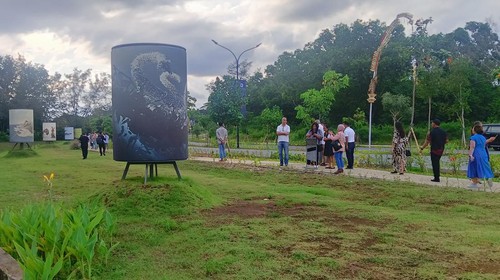 Sebanyak 20 karya seniman kontemporer internasional yang tergabung dalam kelompok G20 of Arts dipamerkan di tiga lokasi di Kura Kura Bali, Pulau Serangan, Denpasar Selatan, Bali. Foto: Triwidiyanti