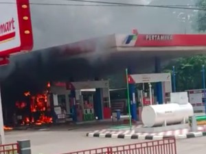 Angkot Terbakar Saat Isi BBM di SPBU Tenjo Bogor