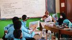 Potret Siswa SDN 1 Pocin Belajar Tanpa Guru di Tengah Polemik Relokasi