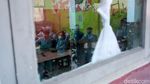 Potret Siswa SDN 1 Pocin Belajar Tanpa Guru di Tengah Polemik Relokasi