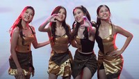 StarBe tampil dengan kebaya dan batik saat ke YouTube FanFest. (Foto: dok StarBe)