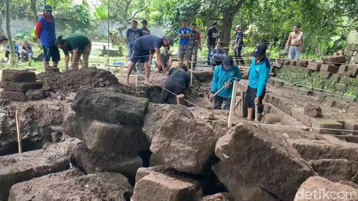 Struktur Bata Diduga Fondasi Candi di Sukoreno Pasuruan