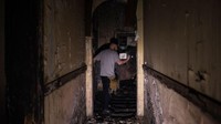 Dalam aksinya, mereka melakukan mediasi dengan hantu dan roh yang terperangkap di tubuh manusia, dan menanyakan tentang sejarah negara yang kompleks dan penuh kekerasan.  
