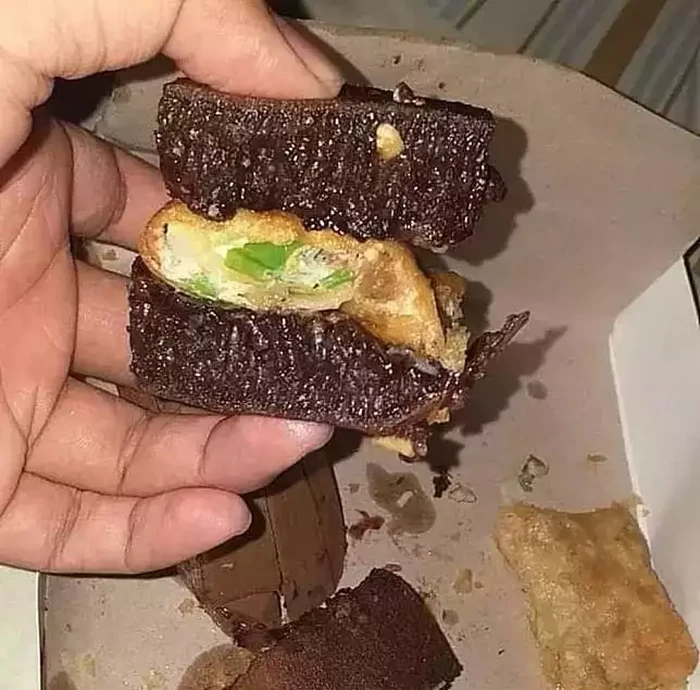 Temuan martabak topping aneh 10 Netizen Ini Temukan Martabak dengan Topping Nyeleneh