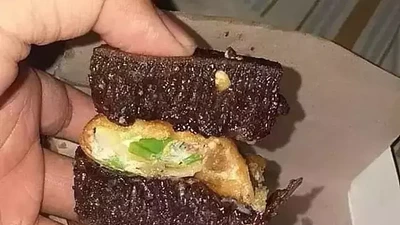 10 Netizen Ini Temukan Martabak dengan Topping Nyeleneh