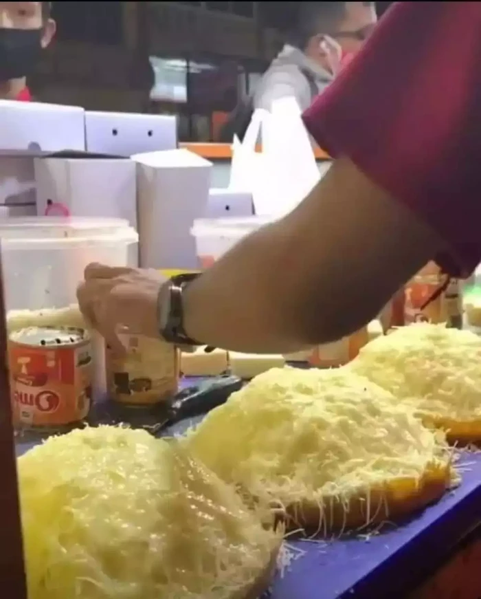 Temuan martabak topping aneh 10 Netizen Ini Temukan Martabak dengan Topping Nyeleneh