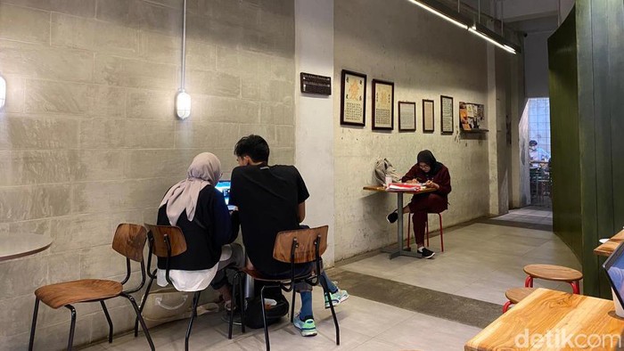 Toko Kopian : Kopitiam Murah Kekinian Bergaya Vintage di Cikini