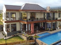 Beda dengan Hotel, Vila di Kota Batu Laris Manis saat Malam Tahun Baru