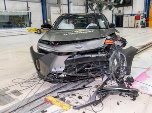 Toyota bZ4X Diuji Tabrak, Apa Hasilnya?