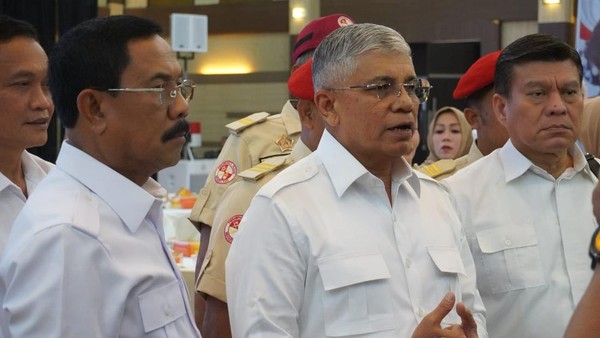 Tender uchliklarini tomosha qiling