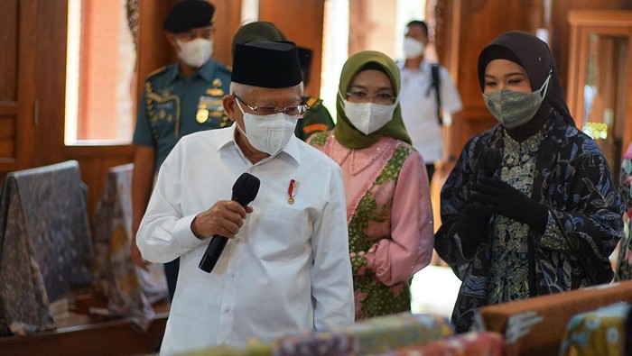 Wapres Maruf Amin di acara Batik Semarang 16.