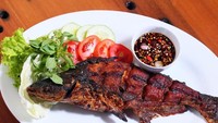 Olahan ikan patin ini jadi favorit di restoran. Kamu bisa bikin sendiri di rumah dimana ikan patin dibakar dengan bumbu kecap pedas. Dijamin bikin nambah nasi. Begini cara buatnya. Foto: iStock 