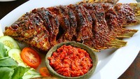 Gurame yang berdaging lembut enak dibakar dengan bumbu kecap dan cabe. Supaya makin enak, dimakan pakai lalapan dan sambal dadak. Cara bikinnya bisa contek resep ini. Foto: iStock