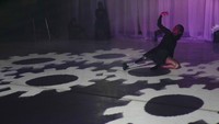Penari disabilitas Iraidi Blanco tampil dalam produksi kontemporer Ubuntu di Teater Teresa Carreno, Caracas, Venezuela, Jumat (18/11/2022).