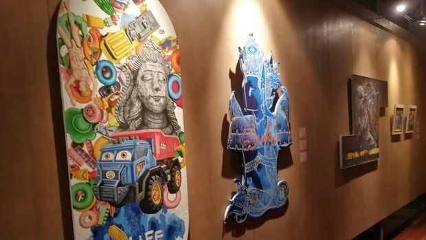 Beberapa karya yang dipamerkan dalam ajang Art Space di Artotel Sanur, Denpasar.