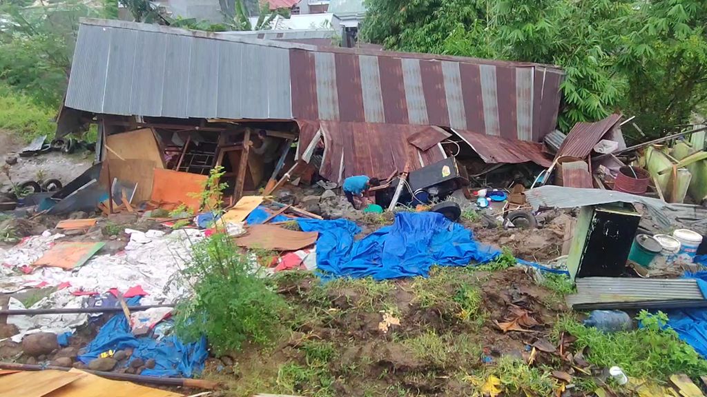 Rumah Warga Bergeser 5 Meter Akibat Banjir dan Longsor di Parepare