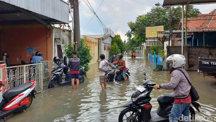 Banjir di Kecamatan Grogol, Sukoharjo, Sabtu (19/11/2022). Banjir ini akibat luapan Bengawan Solo.