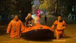 Foto Evakuasi Warga Medan yang Terdampak Banjir