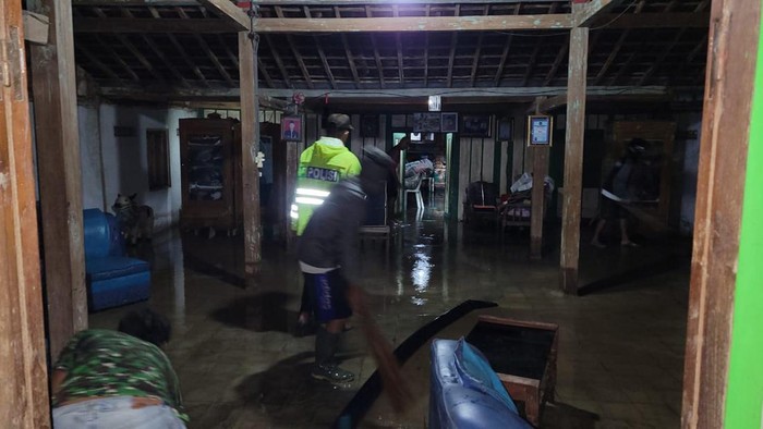 Banjir rendam rumah di Ngawi