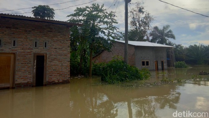 Banjir rendam rumah warga di Batu Bara
