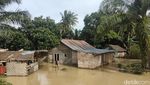 6 Potret Rumah Warga Batu Bara Terendam Banjir Akibat Tanggul Pecah