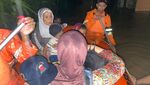 Foto Evakuasi Warga Medan yang Terdampak Banjir