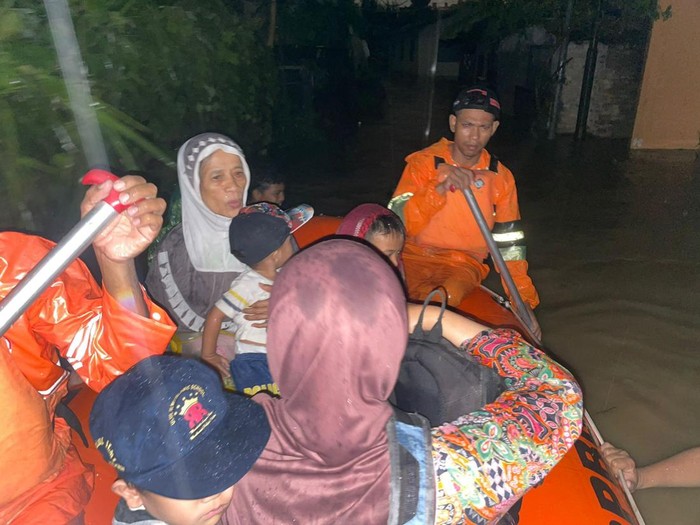 Evakuasi warga di Jalan B. katamso Gg. Pelita II ling.5 kel. Kampung baru kec. Medan maimun. Dok BPBD Medan
